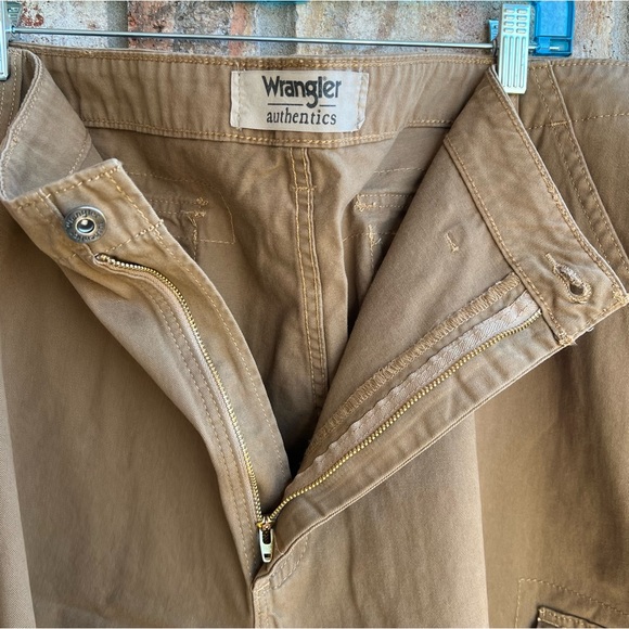 ππ£ Wrangler khaki cargo shorts - Picture 3 of 10